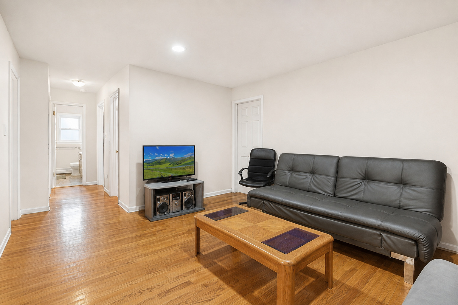 2147 Ridge Avenue 2d Property Photo 4