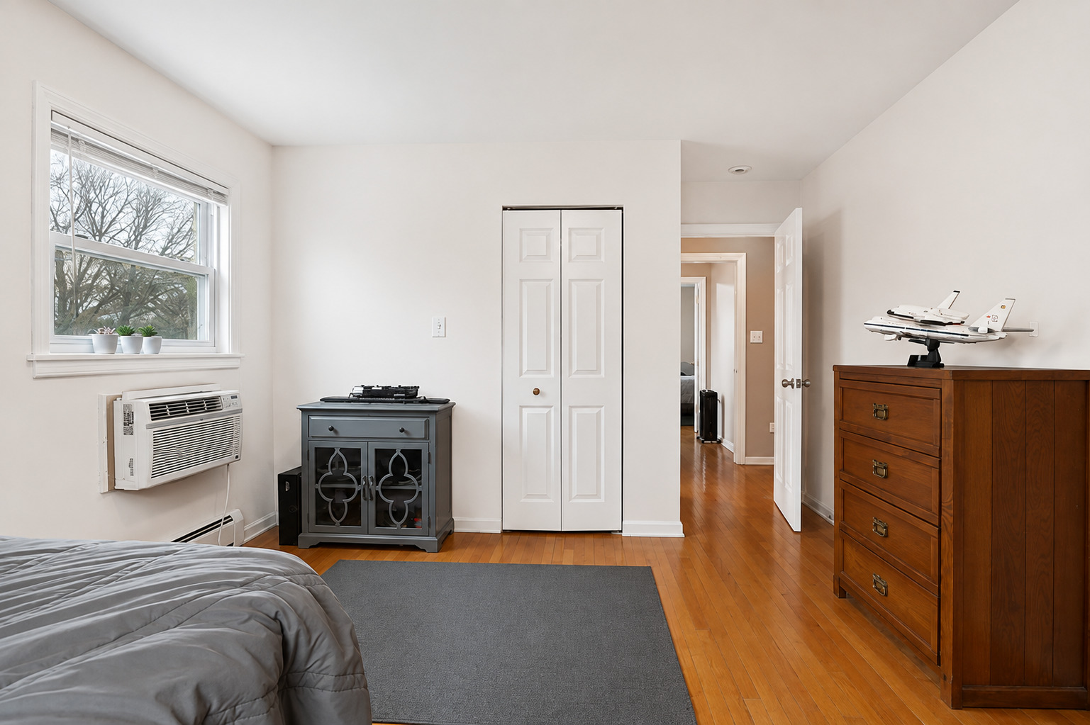 2147 Ridge Avenue 2d Property Photo 11