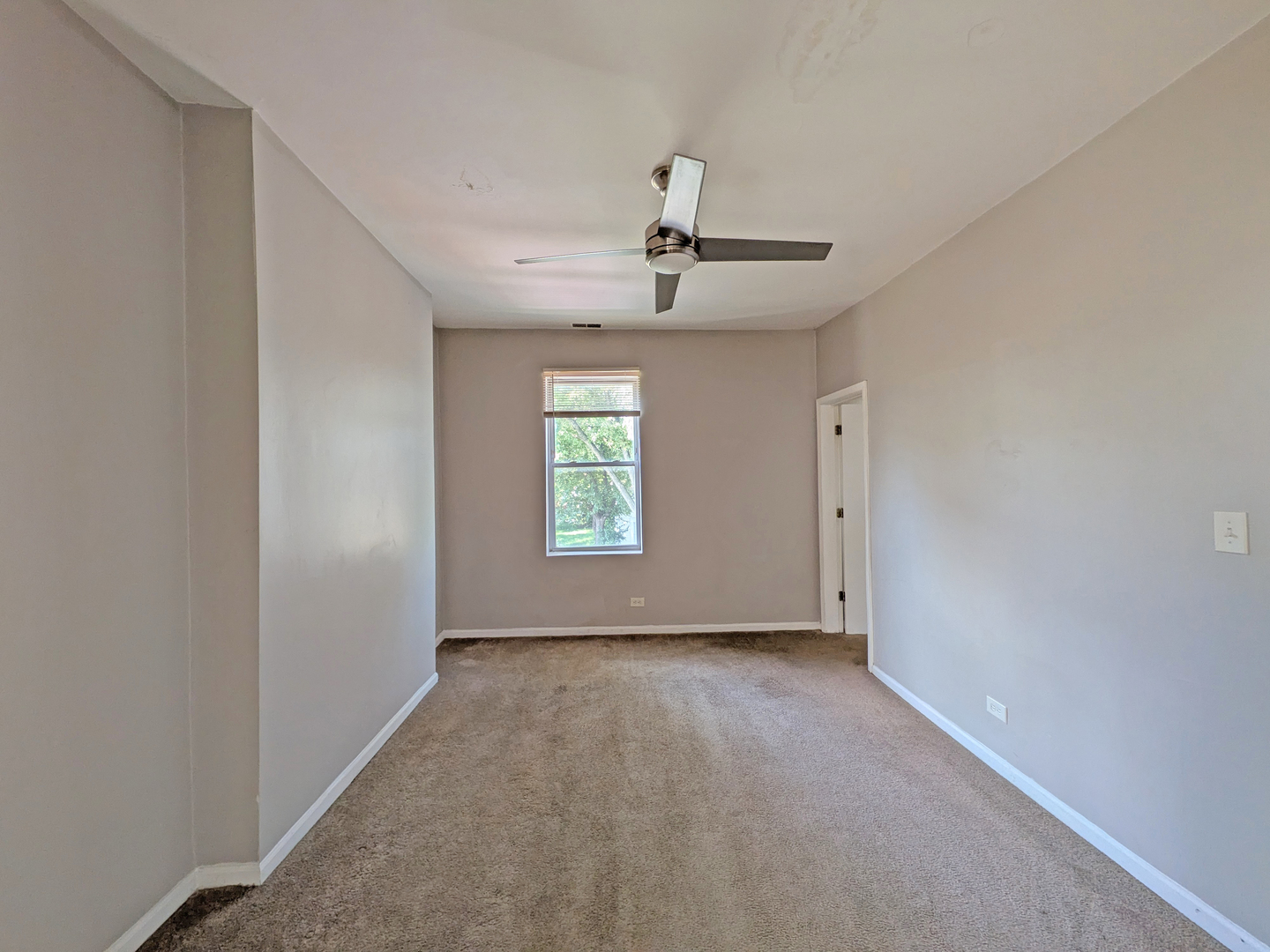 6237 S Ada Street Property Photo 4