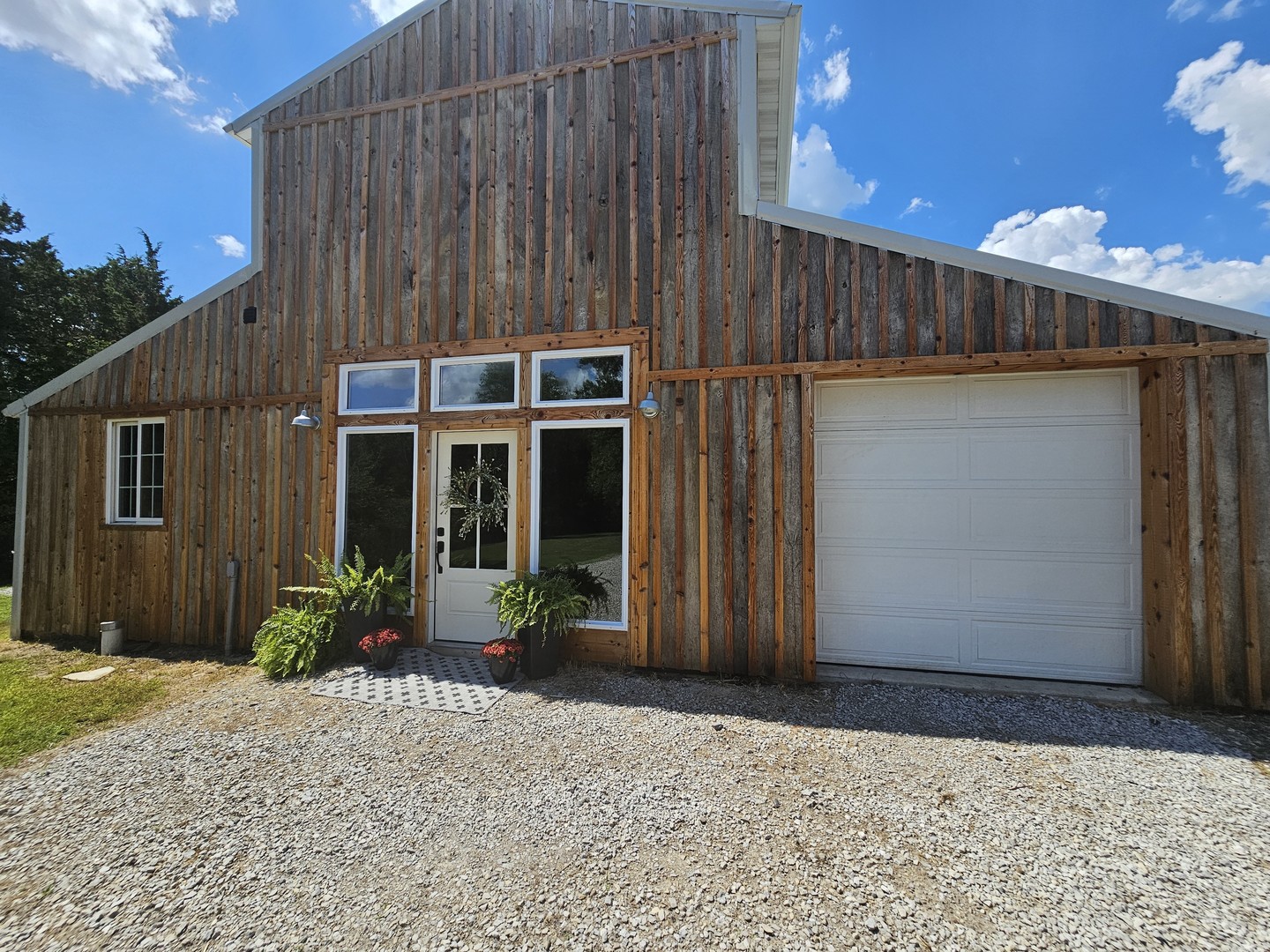 2673 County Farm Road Property Photo 2