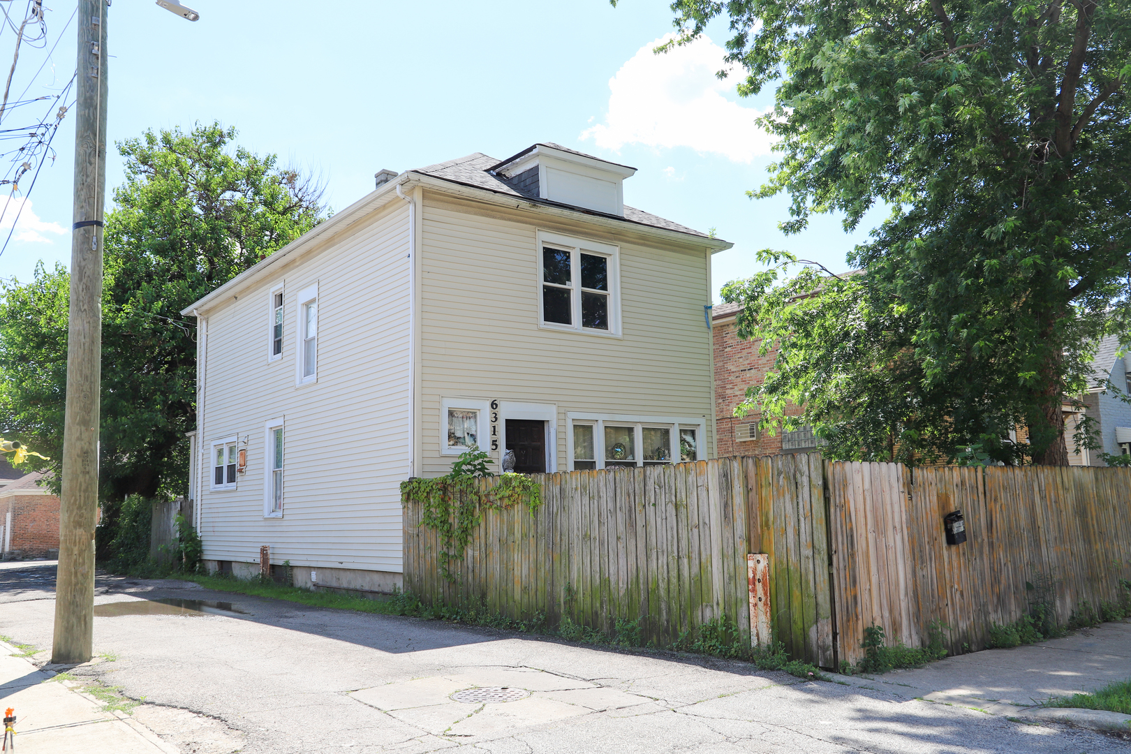 6315 S TROY Street Property Photo 1