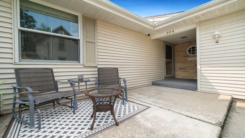 225 E 4th Street Property Photo 19