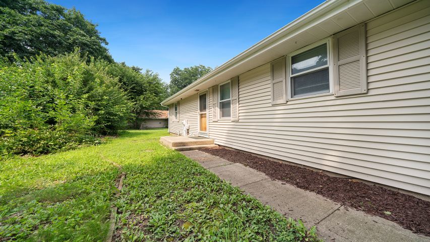 225 E 4th Street Property Photo 20