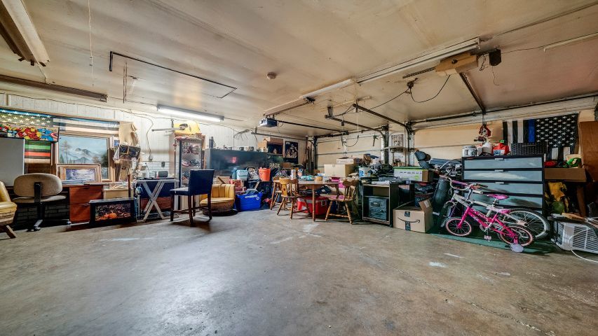 225 E 4th Street Property Photo 33