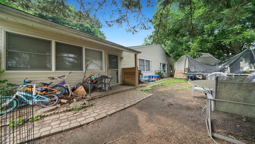 225 E 4th Street Property Photo 35