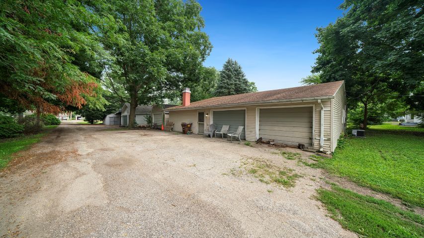 225 E 4th Street Property Photo 37