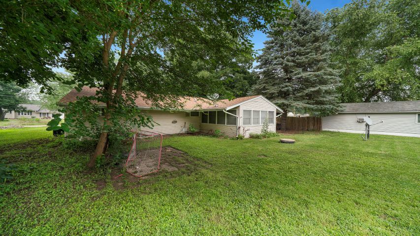 225 E 4th Street Property Photo 38