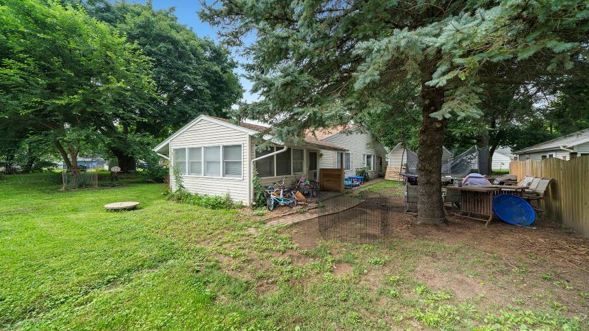 225 E 4th Street Property Photo 39