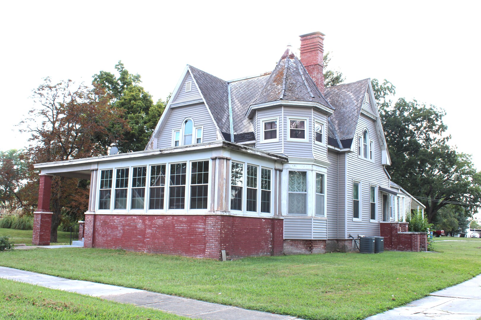 304 S Maple Street Property Photo 2
