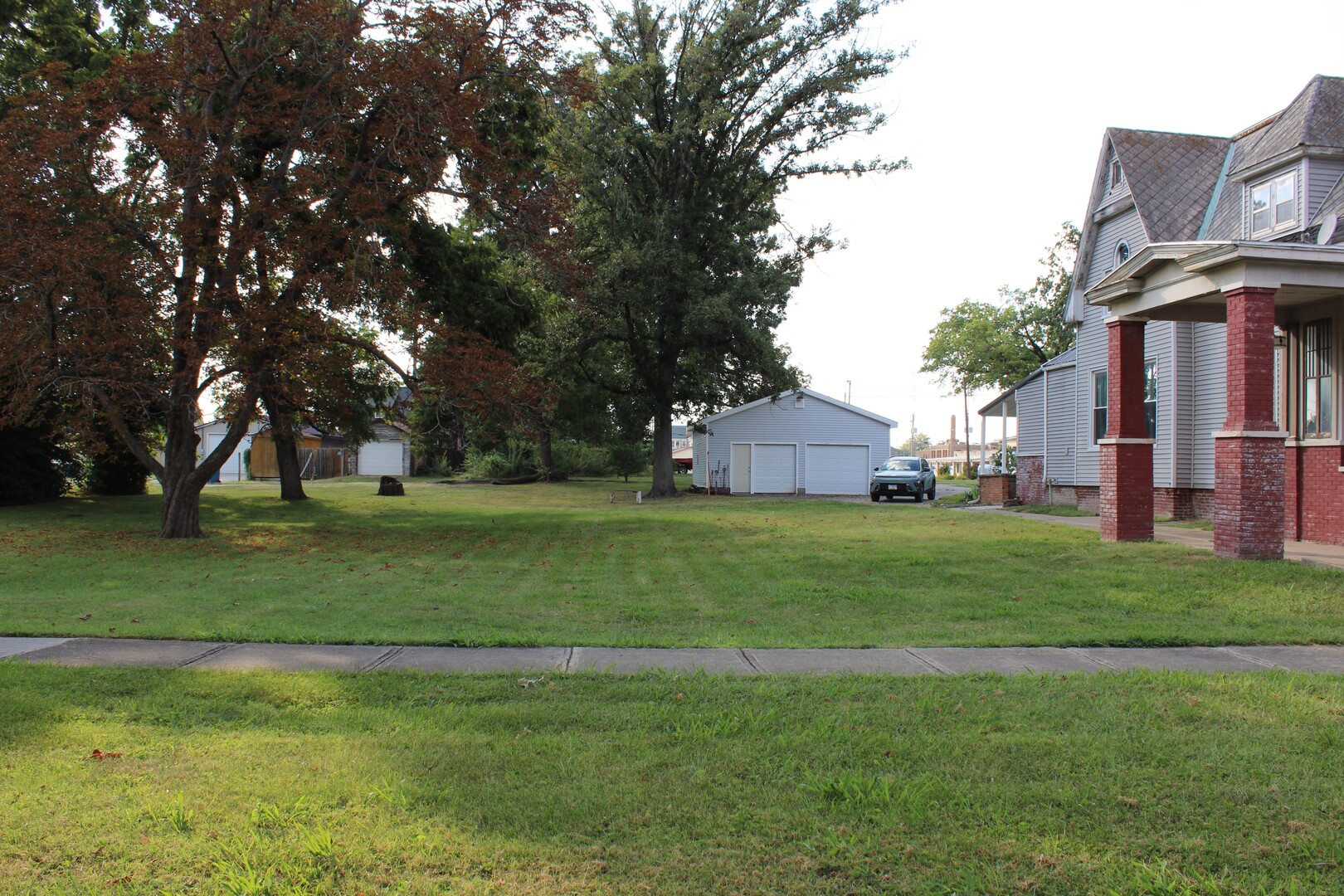 304 S Maple Street Property Photo 4