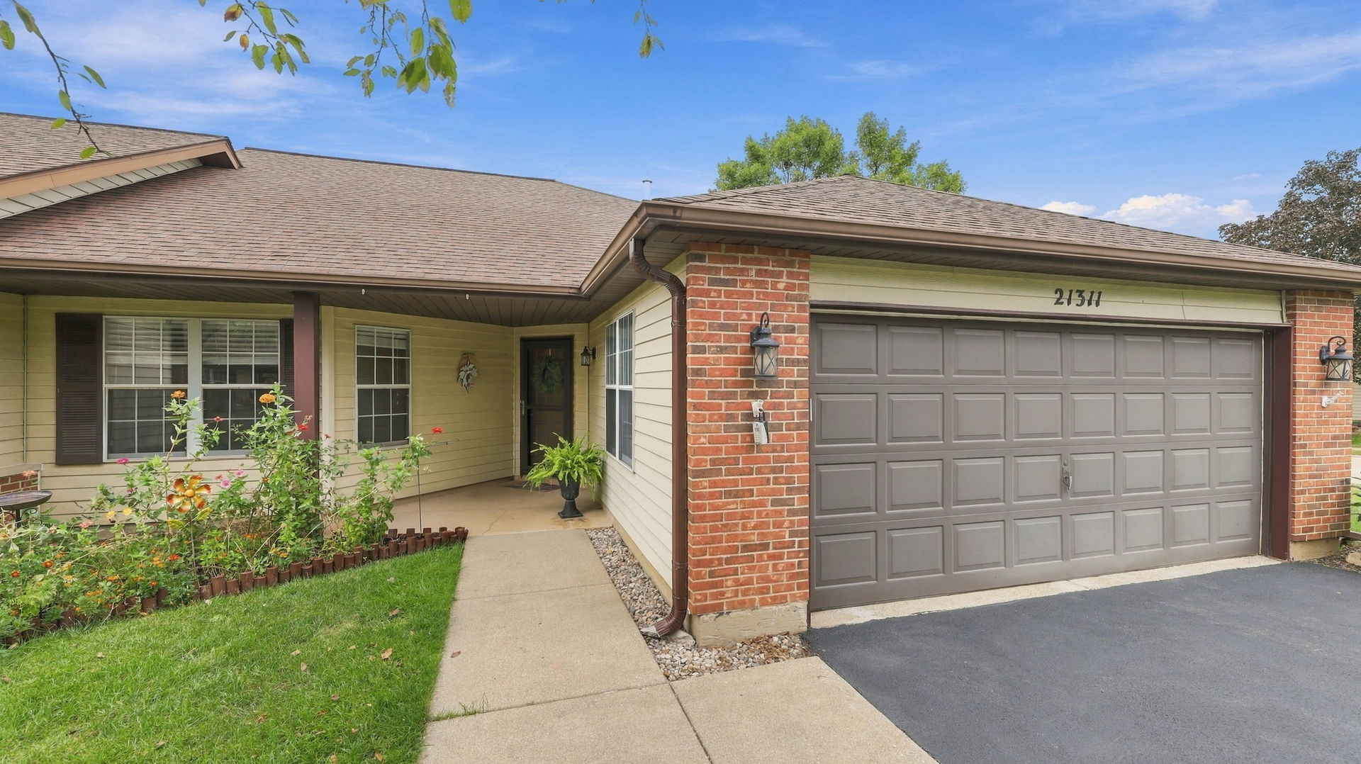 21311 Silktree Circle Property Photo 4
