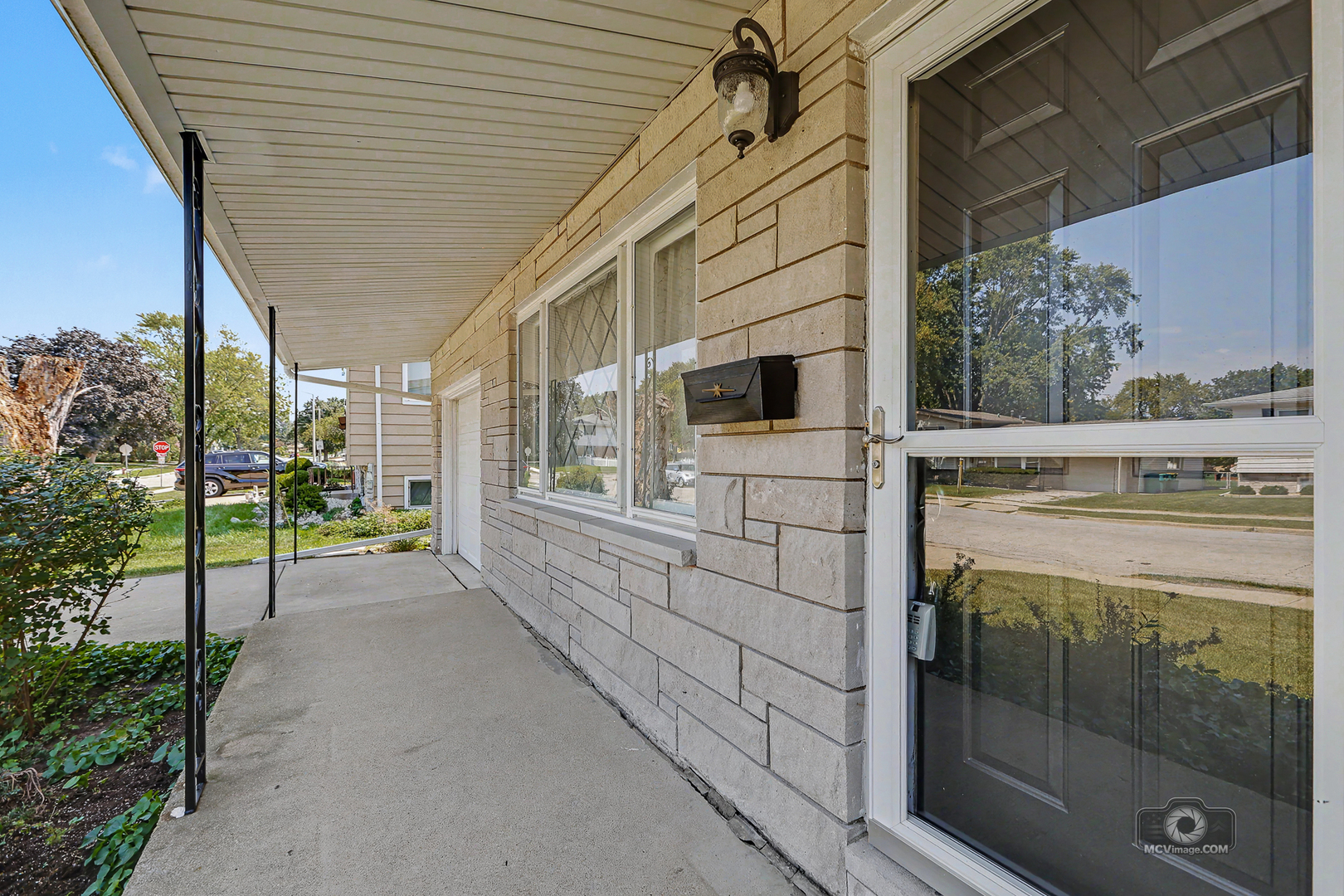 2204 Douglas Street Property Photo 5