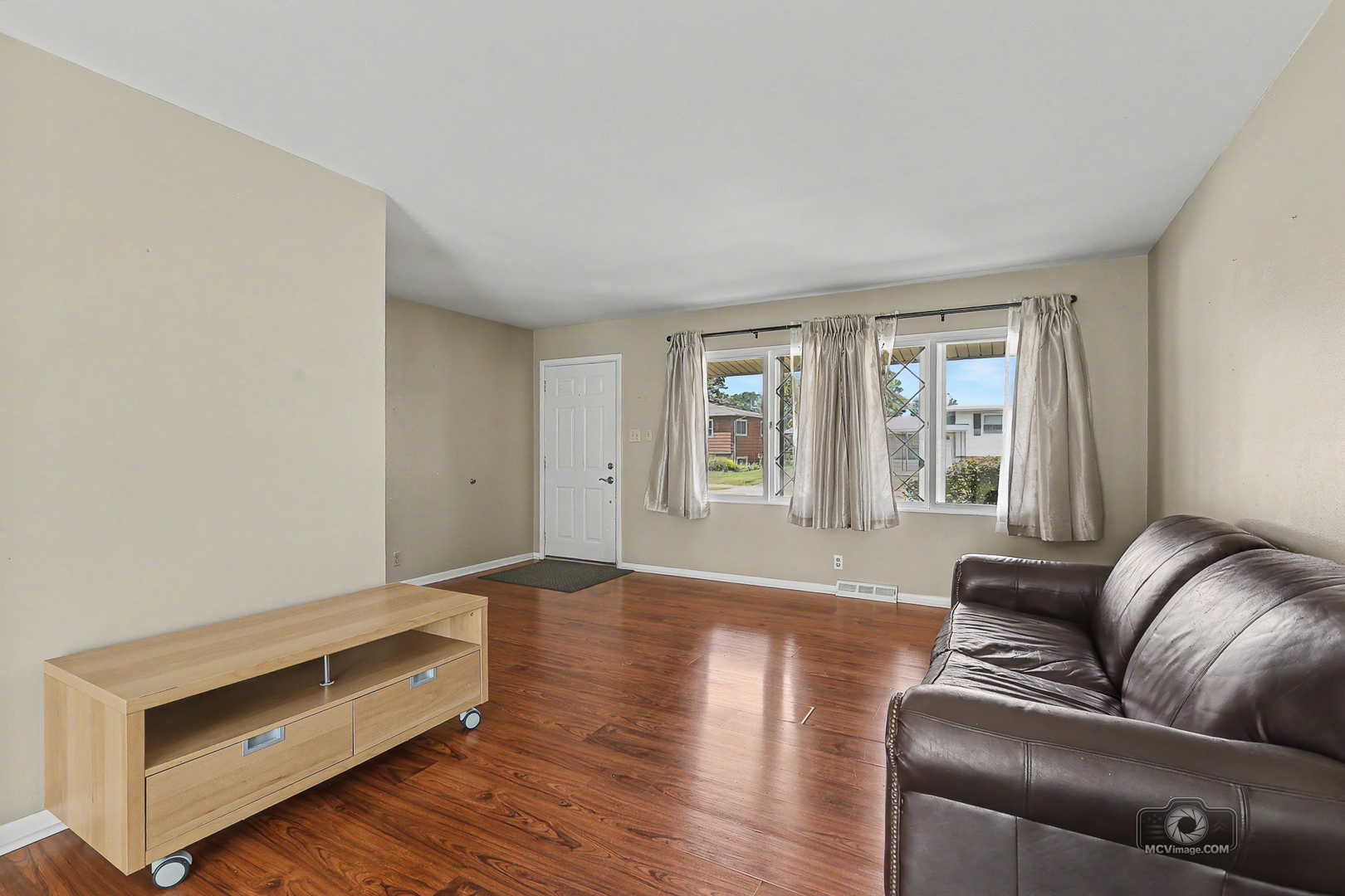 2204 Douglas Street Property Photo 8
