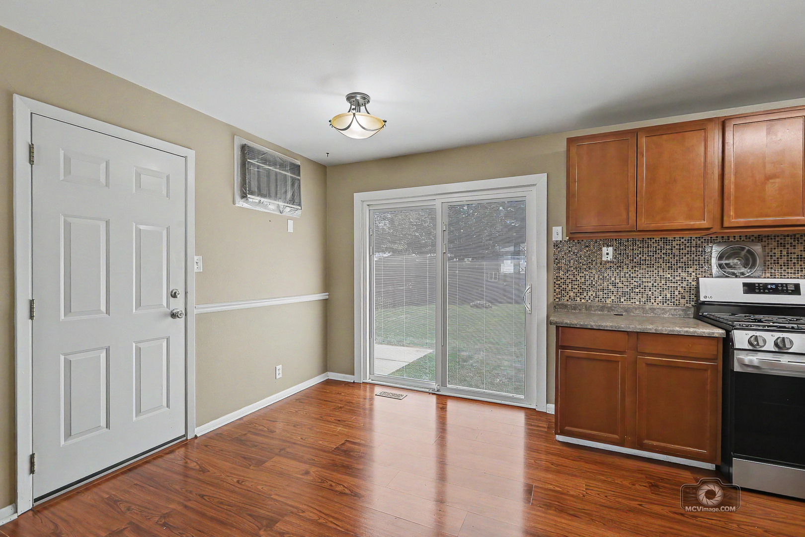 2204 Douglas Street Property Photo 12