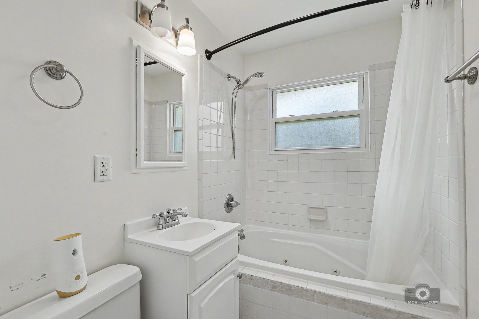 2204 Douglas Street Property Photo 17