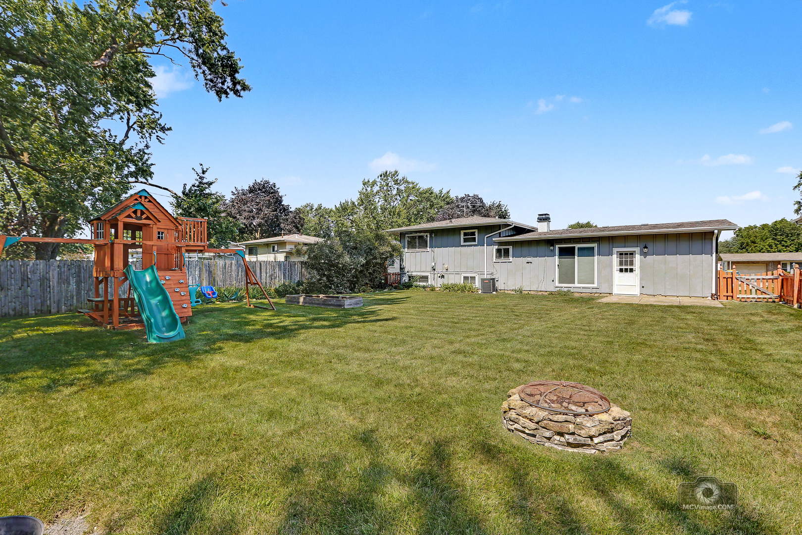 2204 Douglas Street Property Photo 27