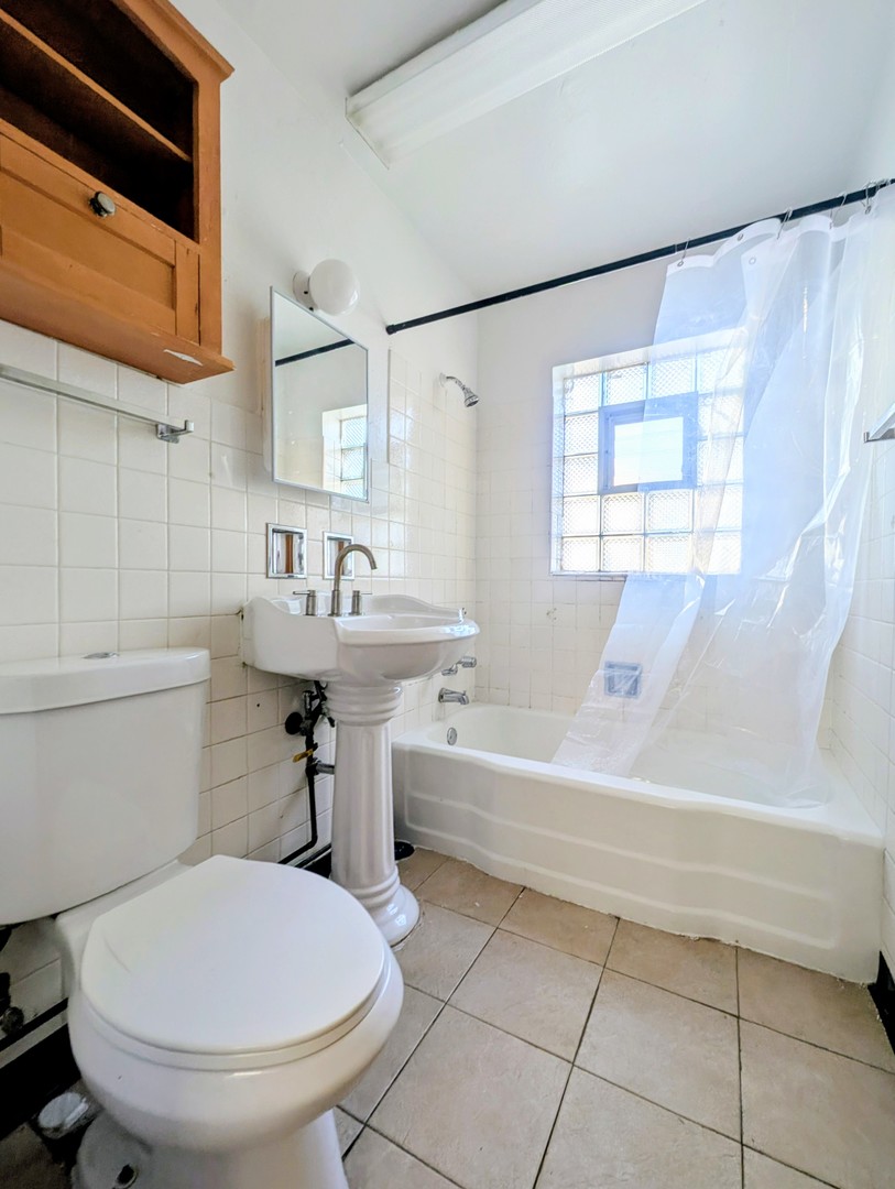 2816 W Summerdale Avenue 1e Property Photo 8