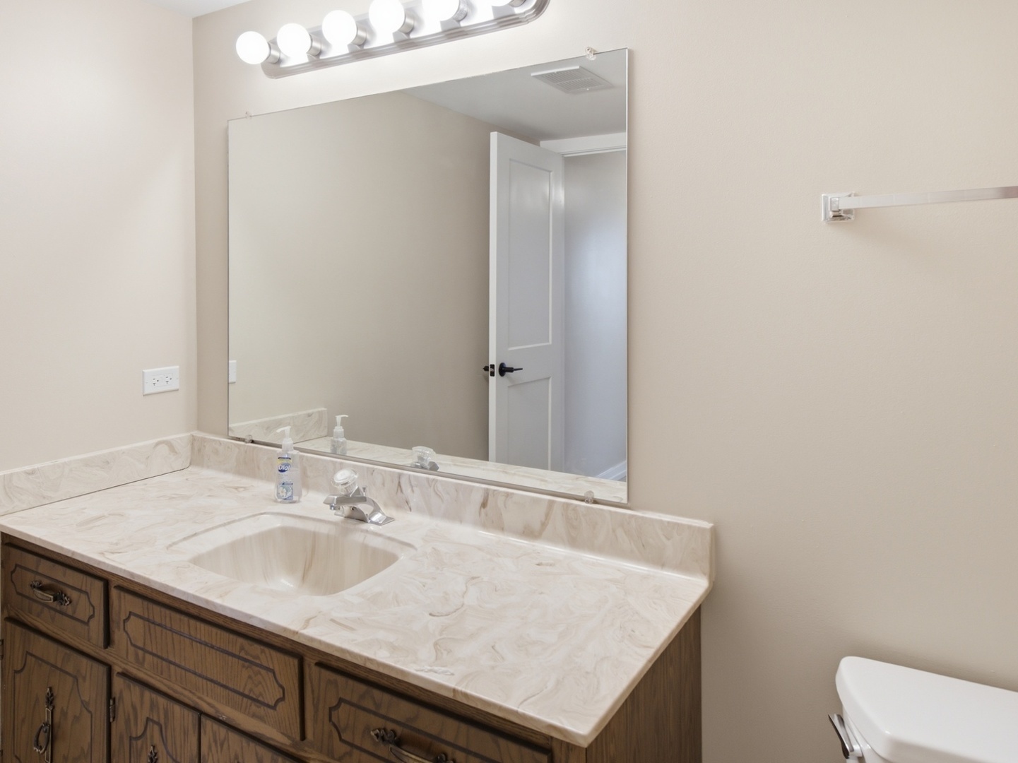 10420 Circle Drive 48b Property Photo 22