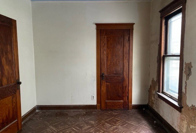 1316 W 72nd Street Property Photo 4