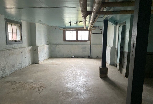 1316 W 72nd Street Property Photo 10
