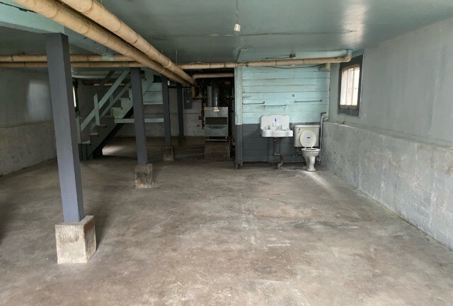 1316 W 72nd Street Property Photo 11