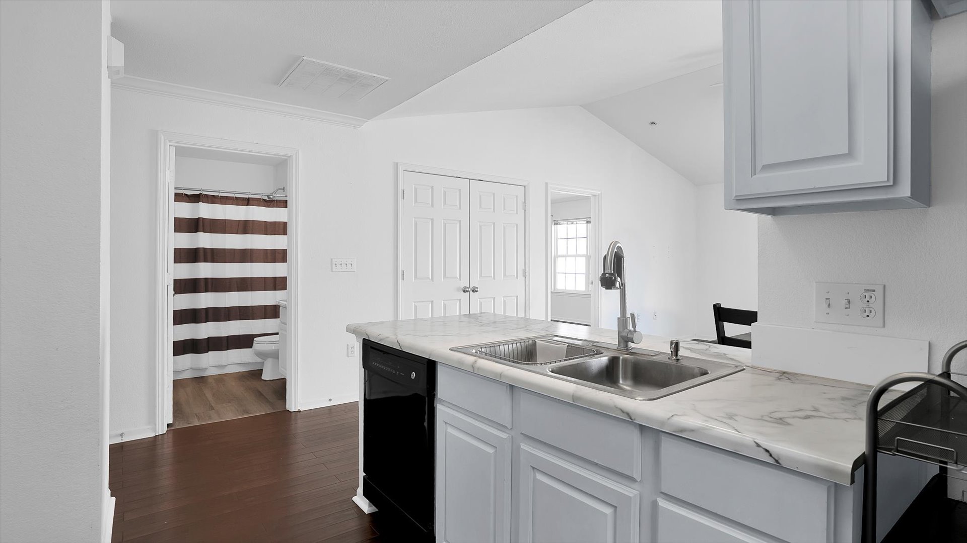 710 Yalow Drive Property Photo 8