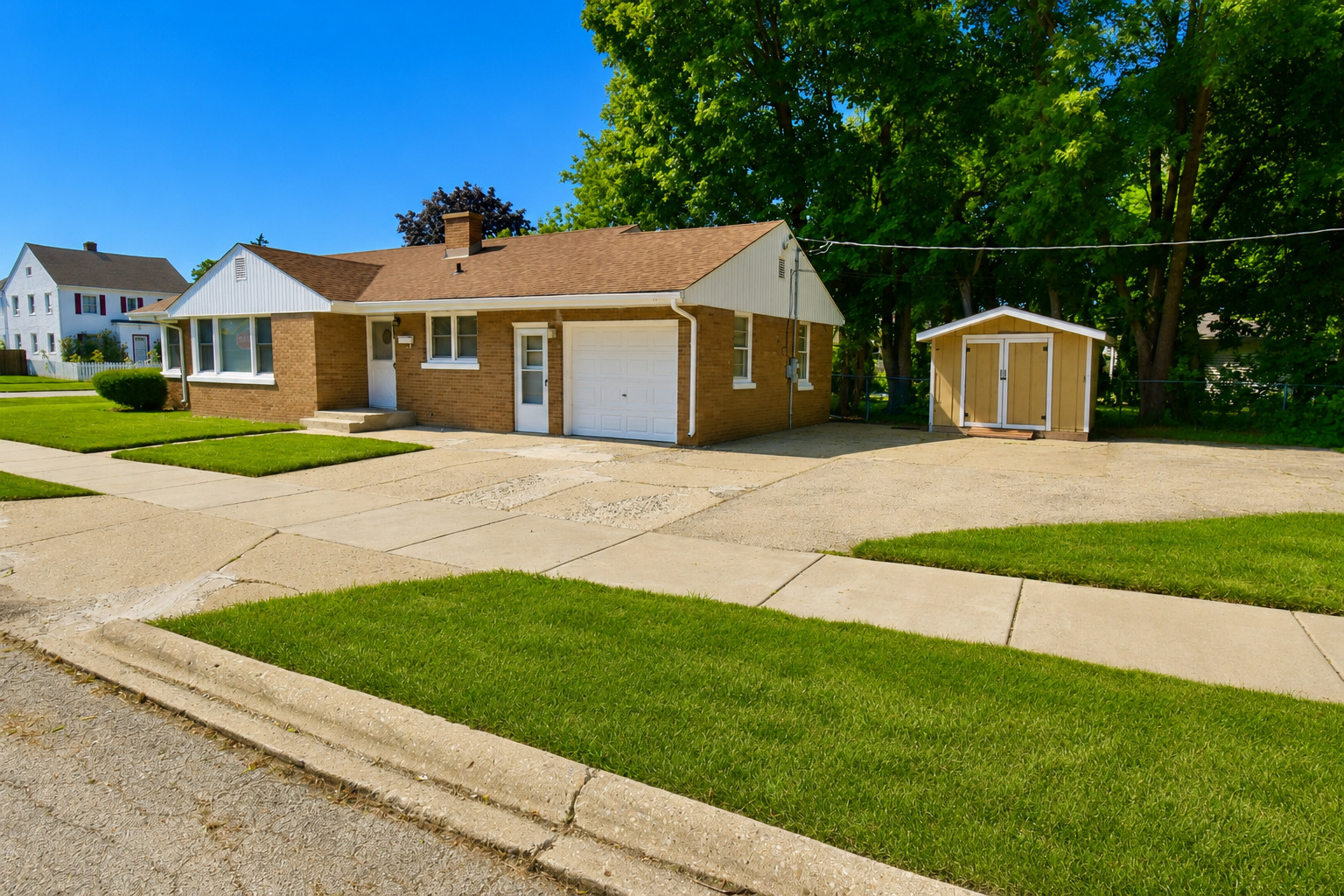 1645 Jackson Street Property Photo 3
