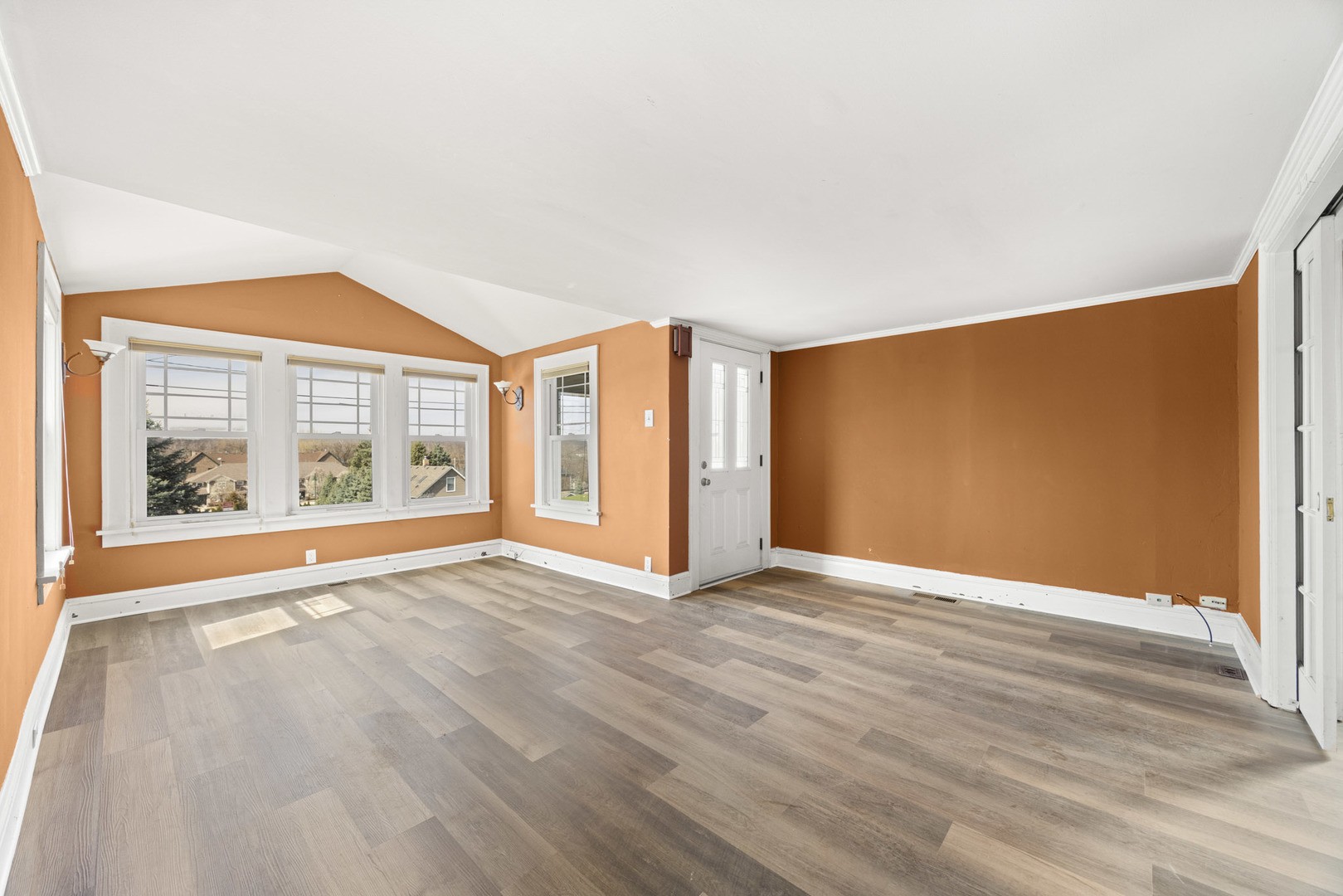 604 Illinois Street Property Photo 2