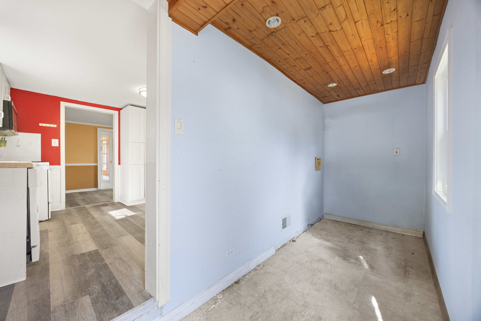 604 Illinois Street Property Photo 9