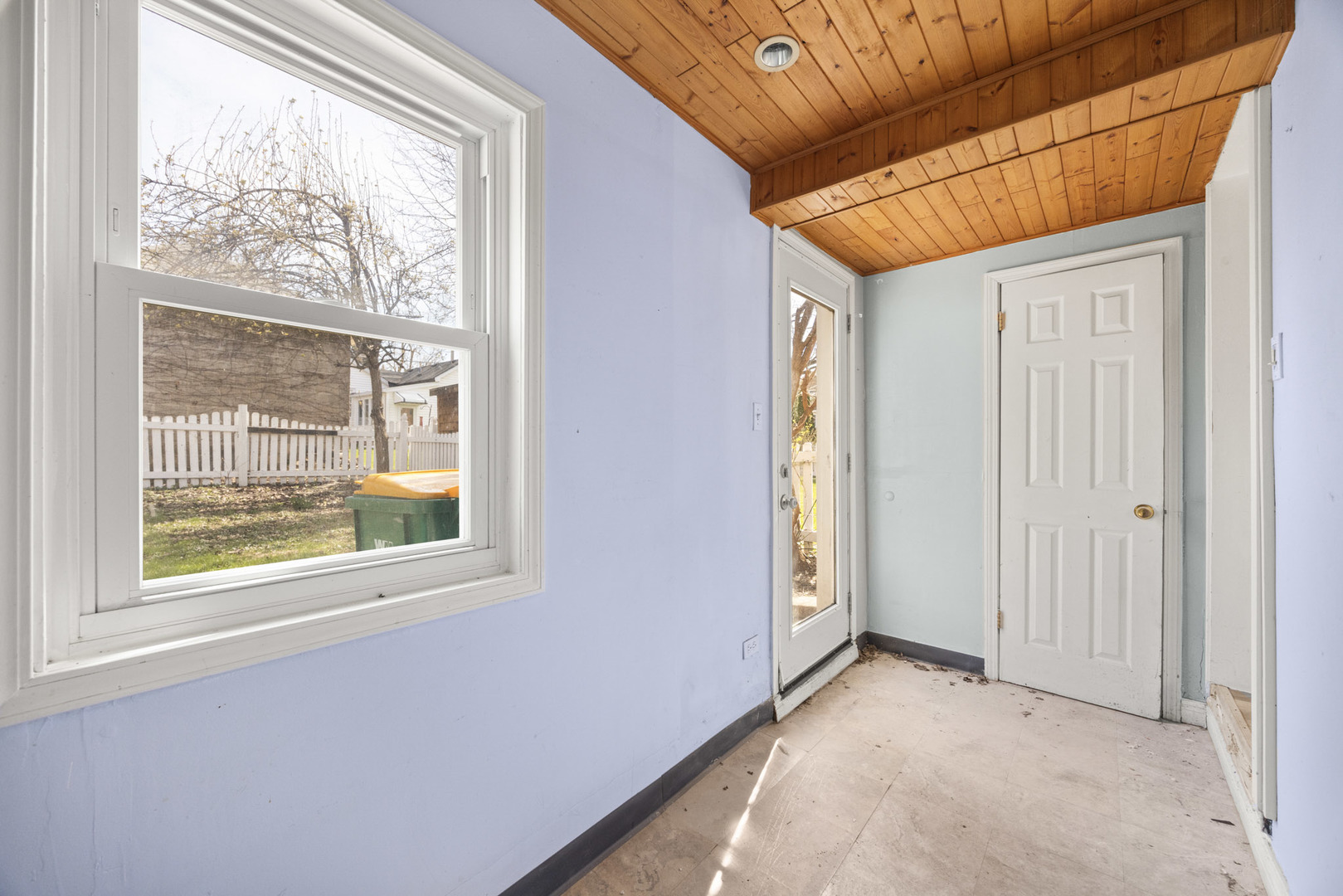 604 Illinois Street Property Photo 10