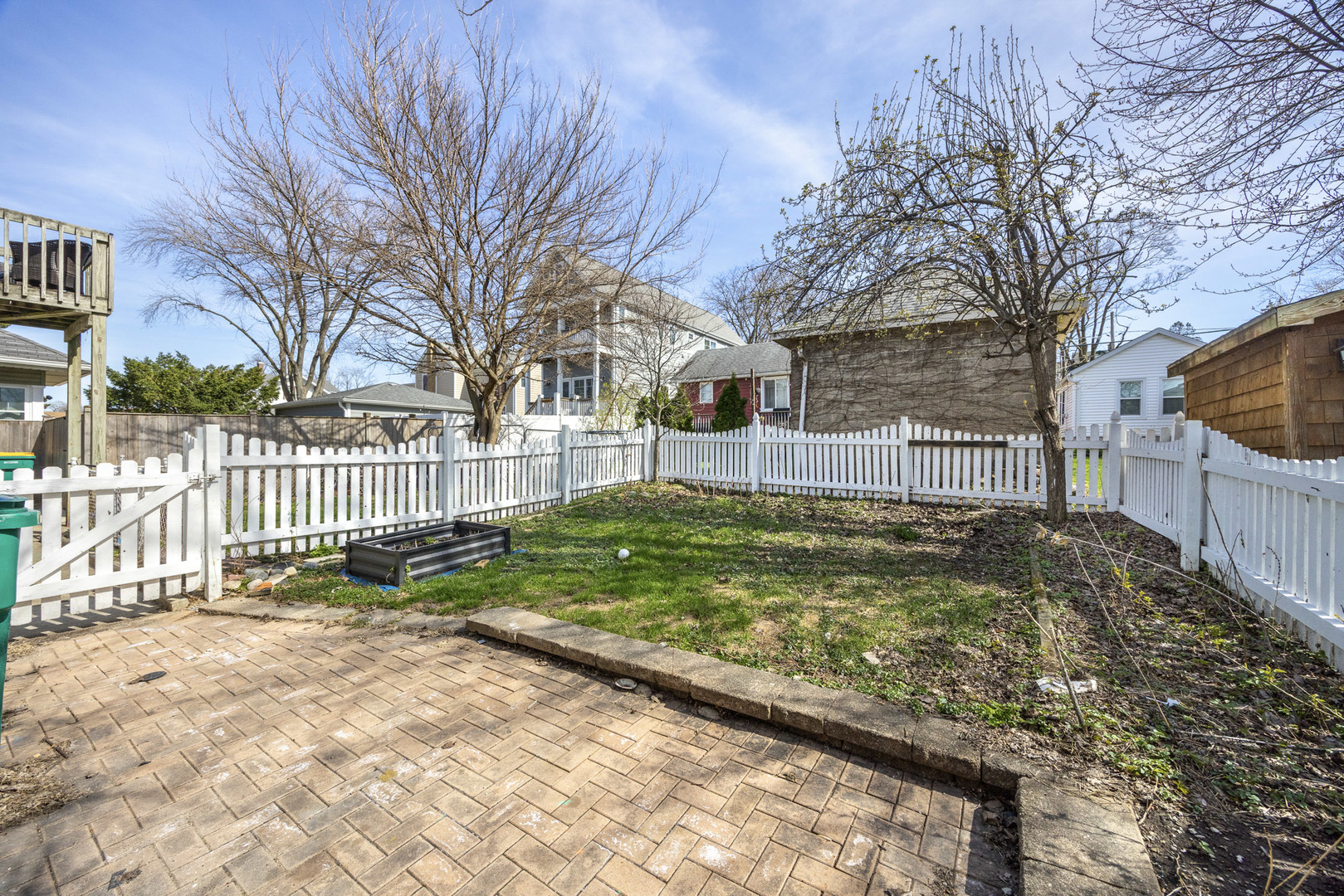 604 Illinois Street Property Photo 11