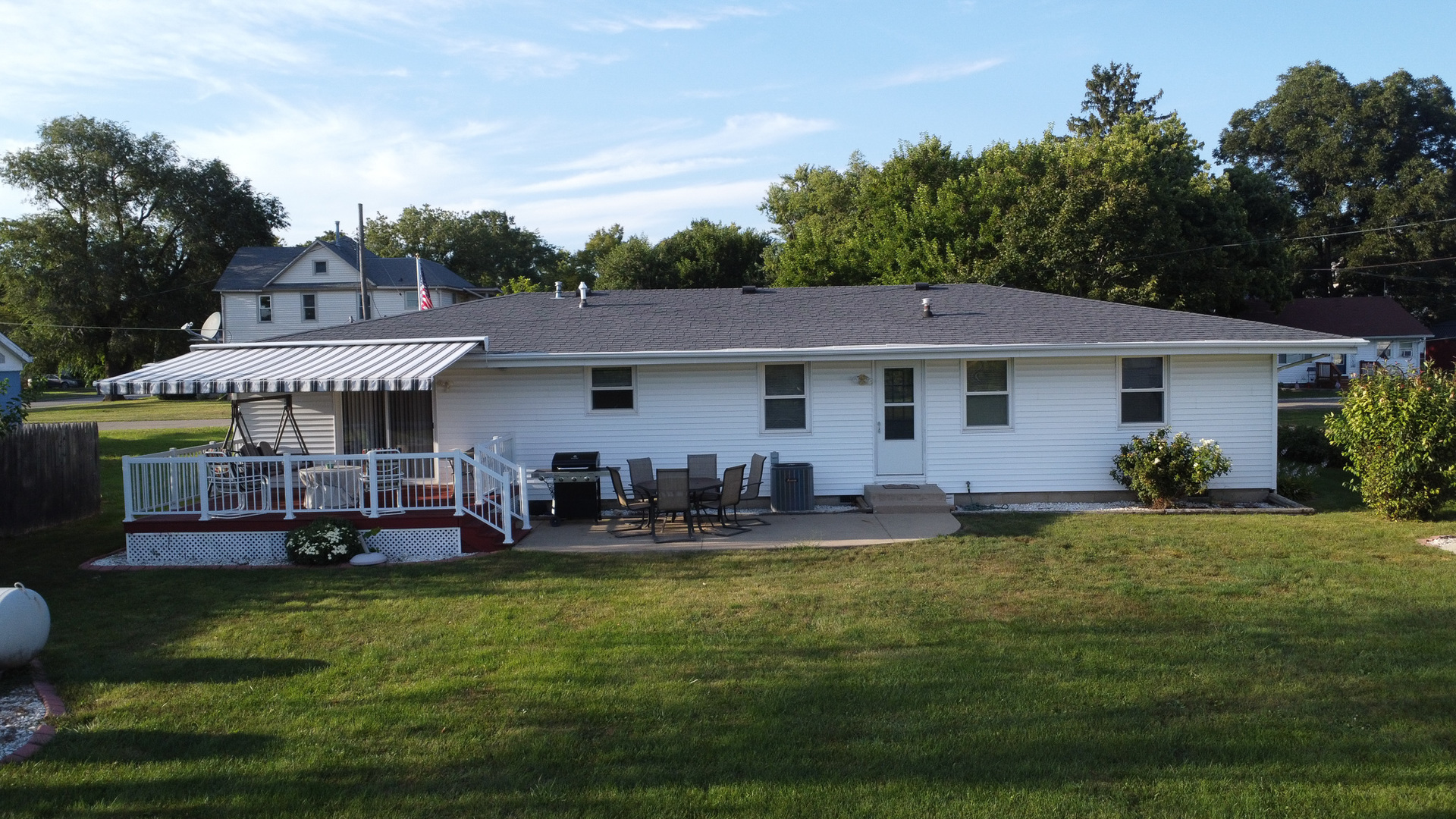 406 E Chestnut Street Property Photo 6