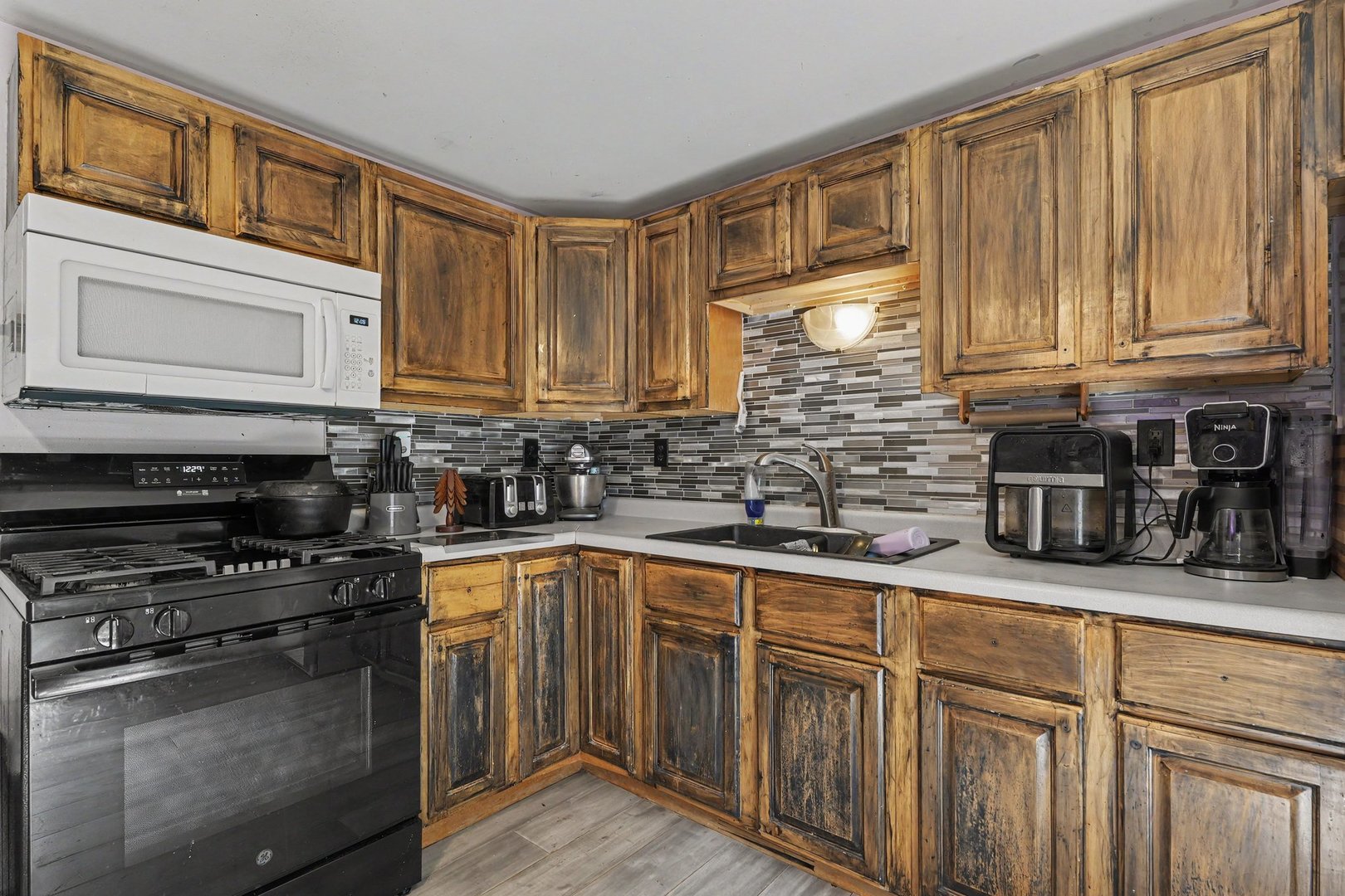 9005 Shady Lane Property Photo 3