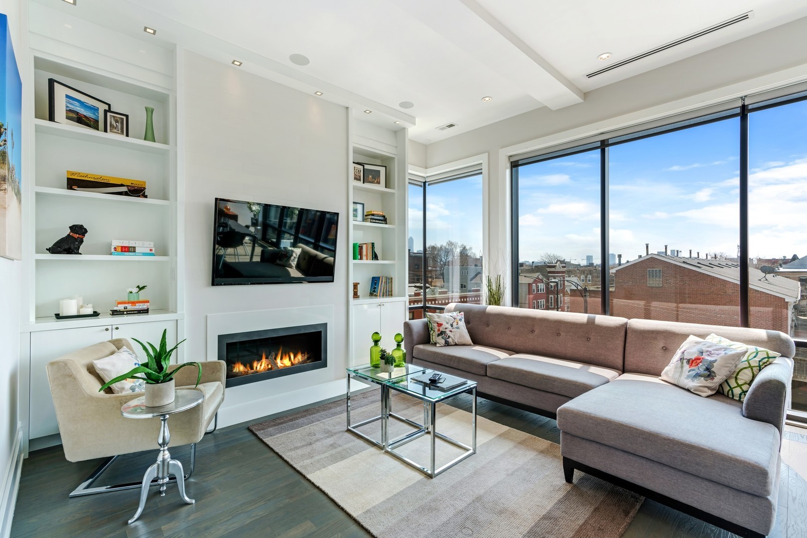 1404 W Chicago Avenue 4 Property Photo 2