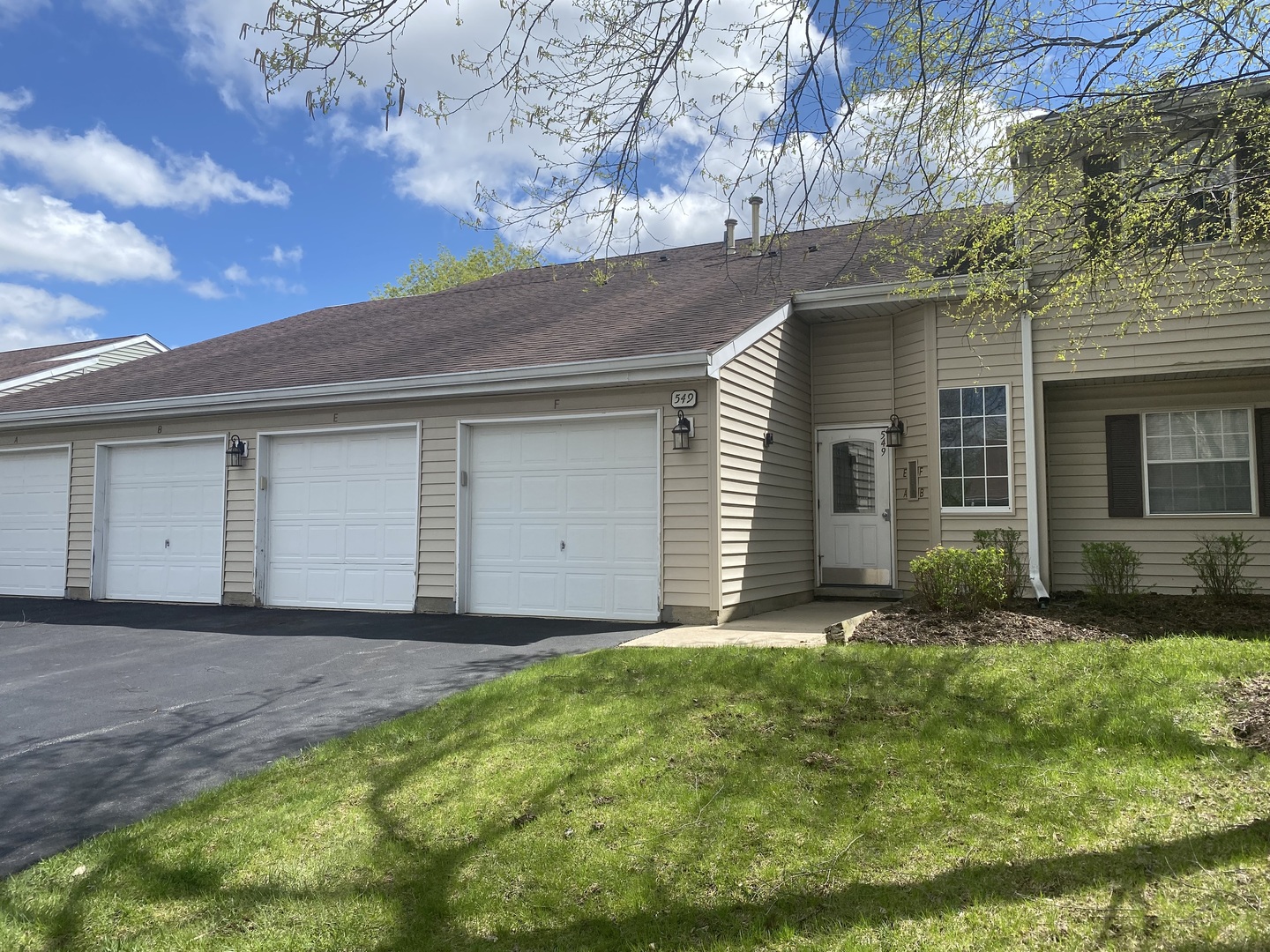549 E Shagbark Lane B Property Photo 1