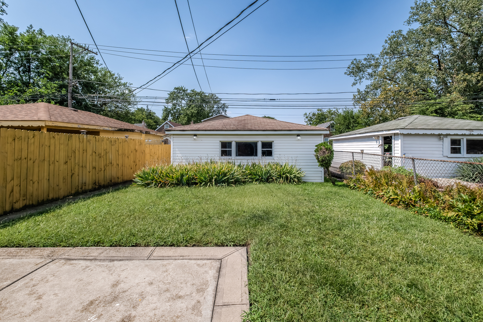 10226 S Torrence Avenue Property Photo 5