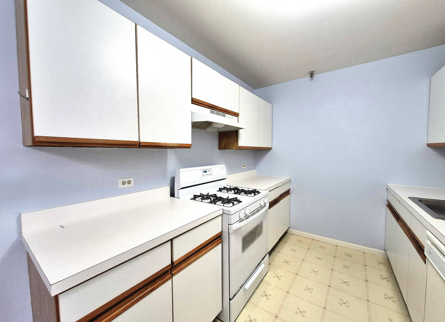 21w581 North Avenue 26 Property Photo 6