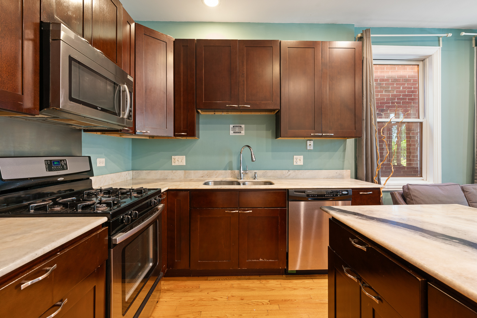 2337 W Maypole Avenue 2 Property Photo 4