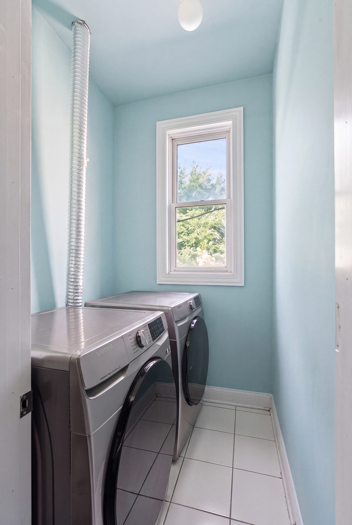 2337 W Maypole Avenue 2 Property Photo 14