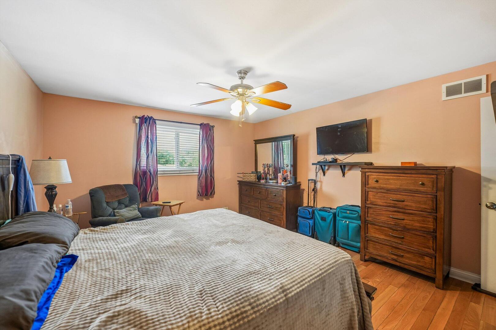 17808 S Hickory Street Property Photo 9