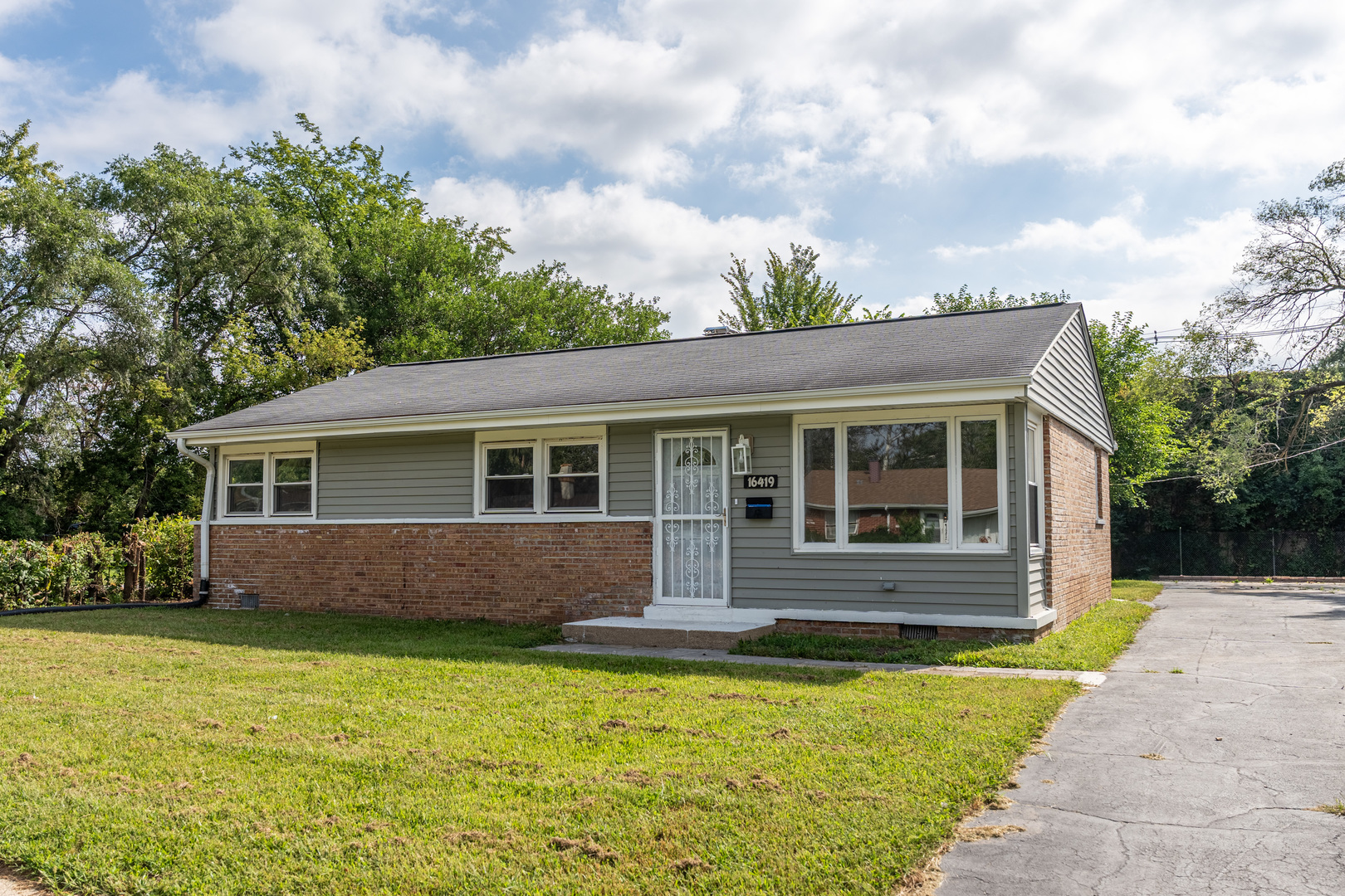 16419 Oxford Drive Property Photo 1