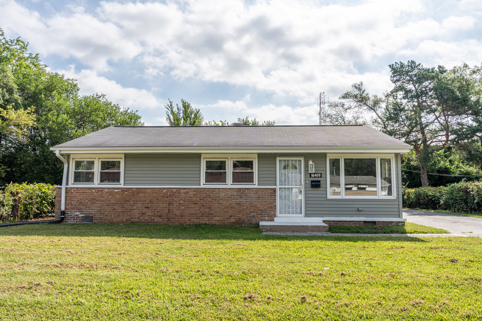 16419 Oxford Drive Property Photo 2