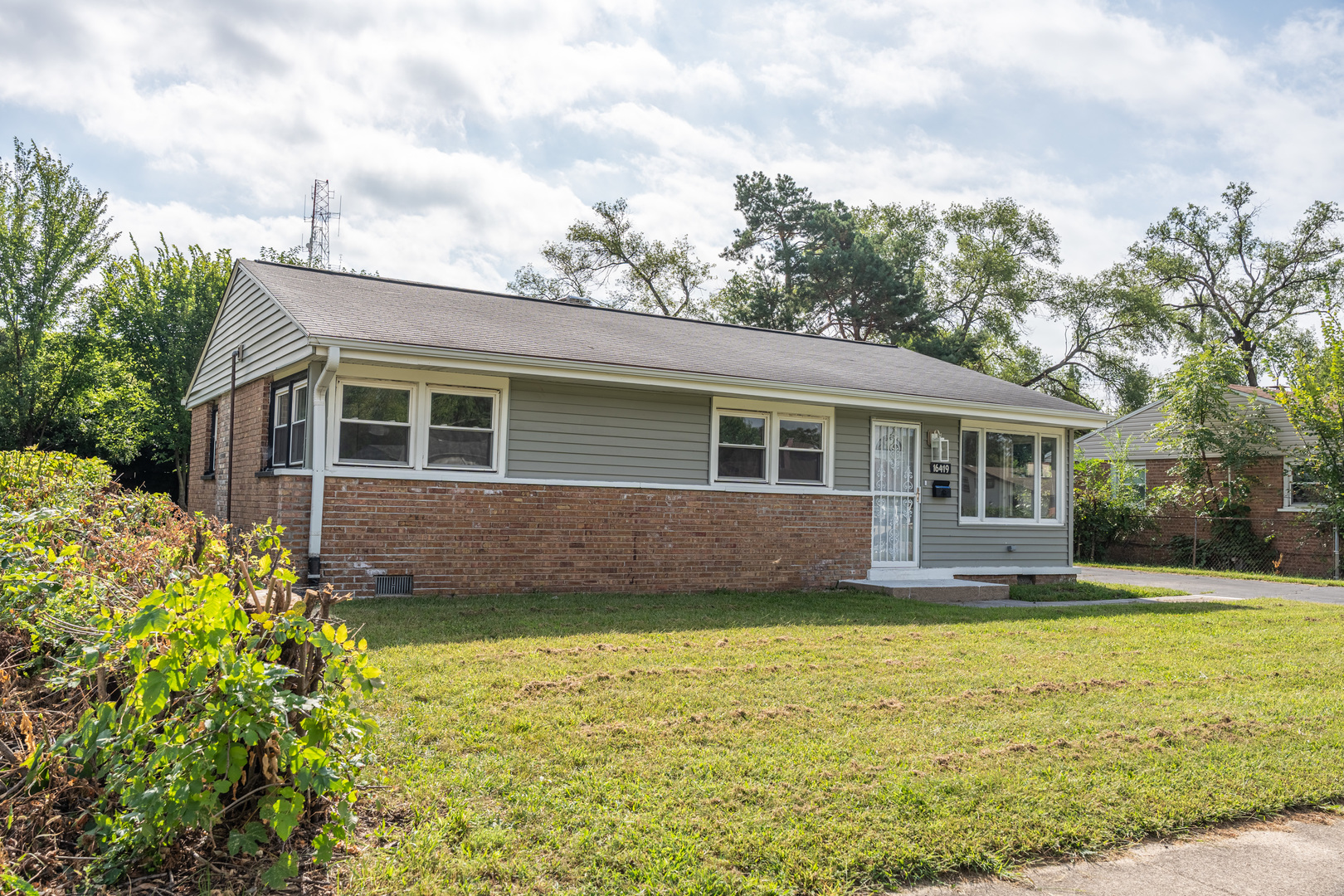 16419 Oxford Drive Property Photo 3
