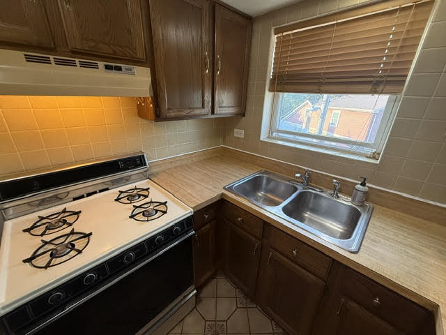 5779 N Northwest Highway 103 Property Photo 4