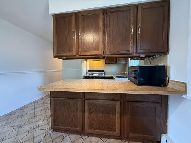 5779 N Northwest Highway 103 Property Photo 6