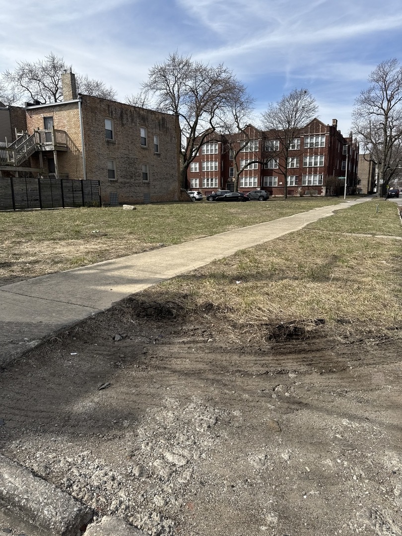 201 E 70th Street Property Photo 1