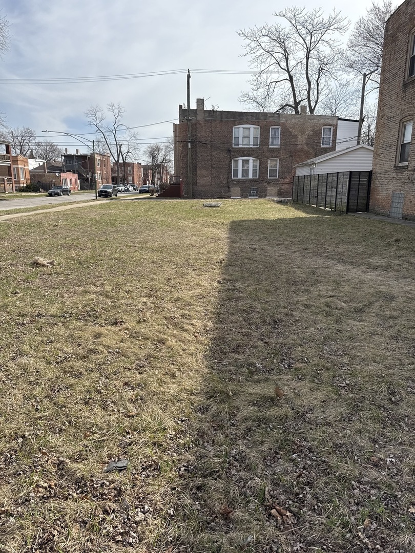 201 E 70th Street Property Photo 2