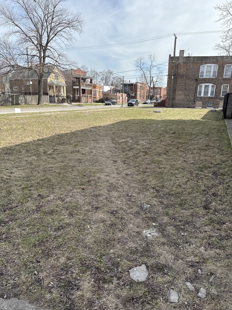 201 E 70th Street Property Photo 3