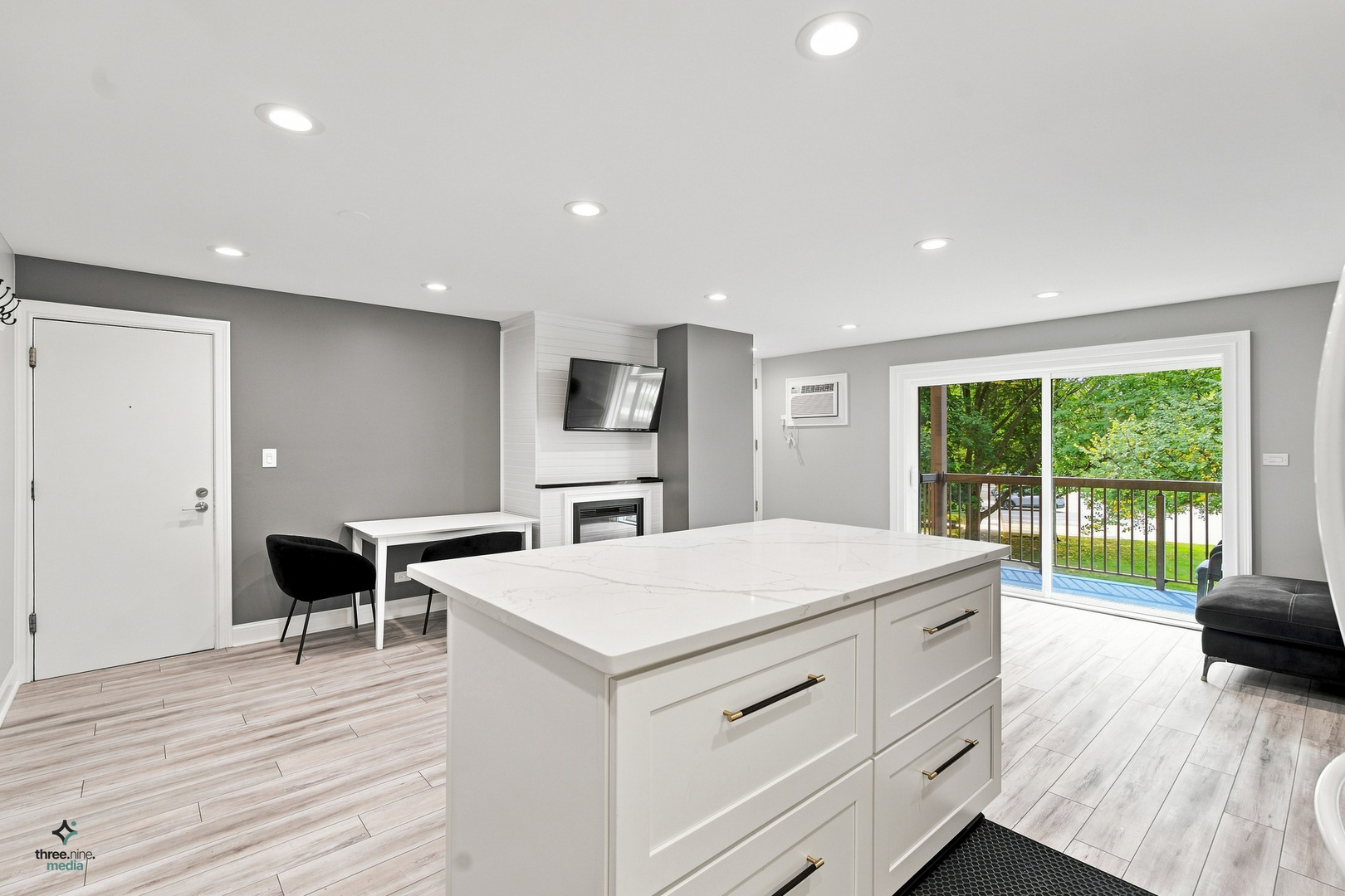 753 S Dwyer Avenue C Property Photo 10