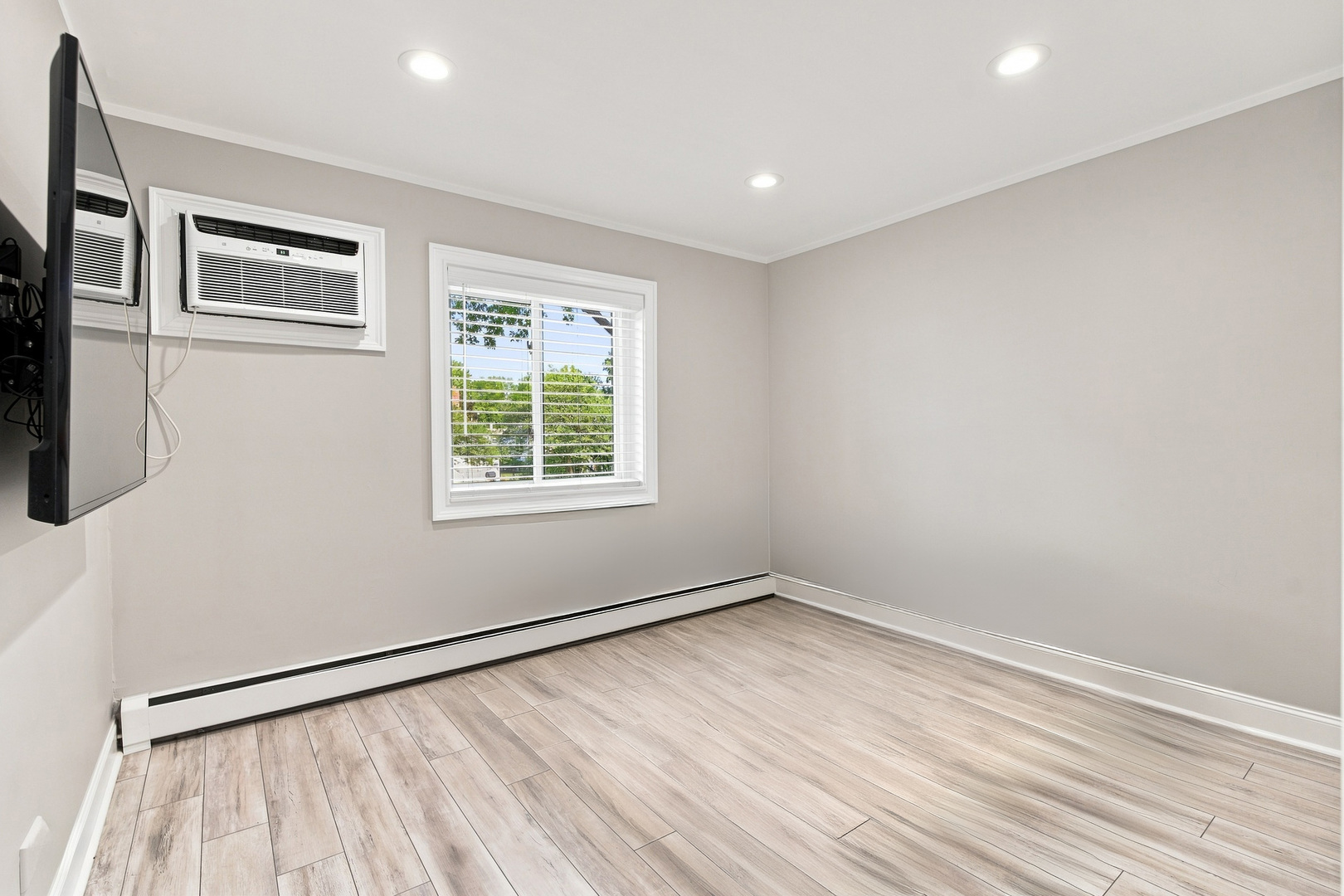 753 S Dwyer Avenue C Property Photo 18